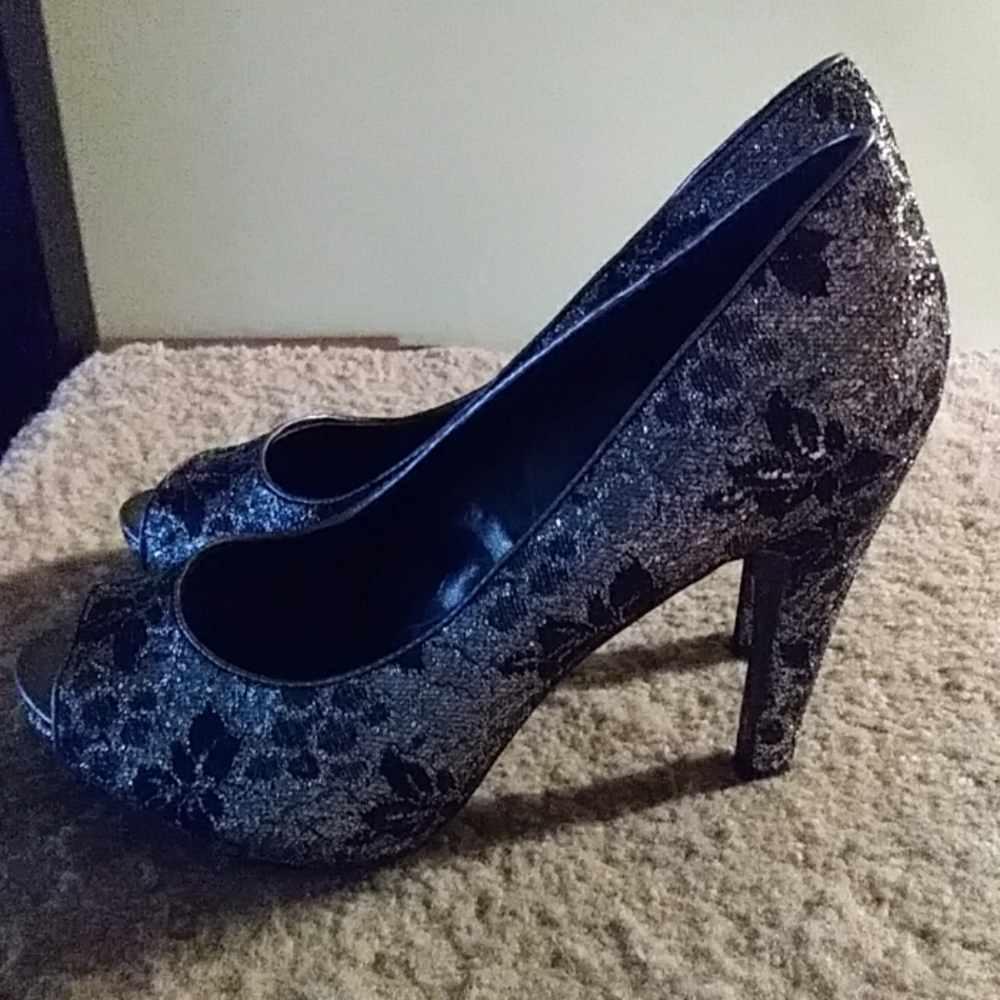 Princess Vera Wang high heels - Picture 3 of 7